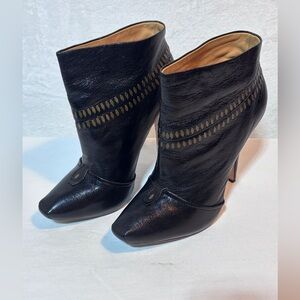 L.A.M.B. Womens Size 9.5 Jaycee Black Leather Ankle Boot Gold Accent Studded